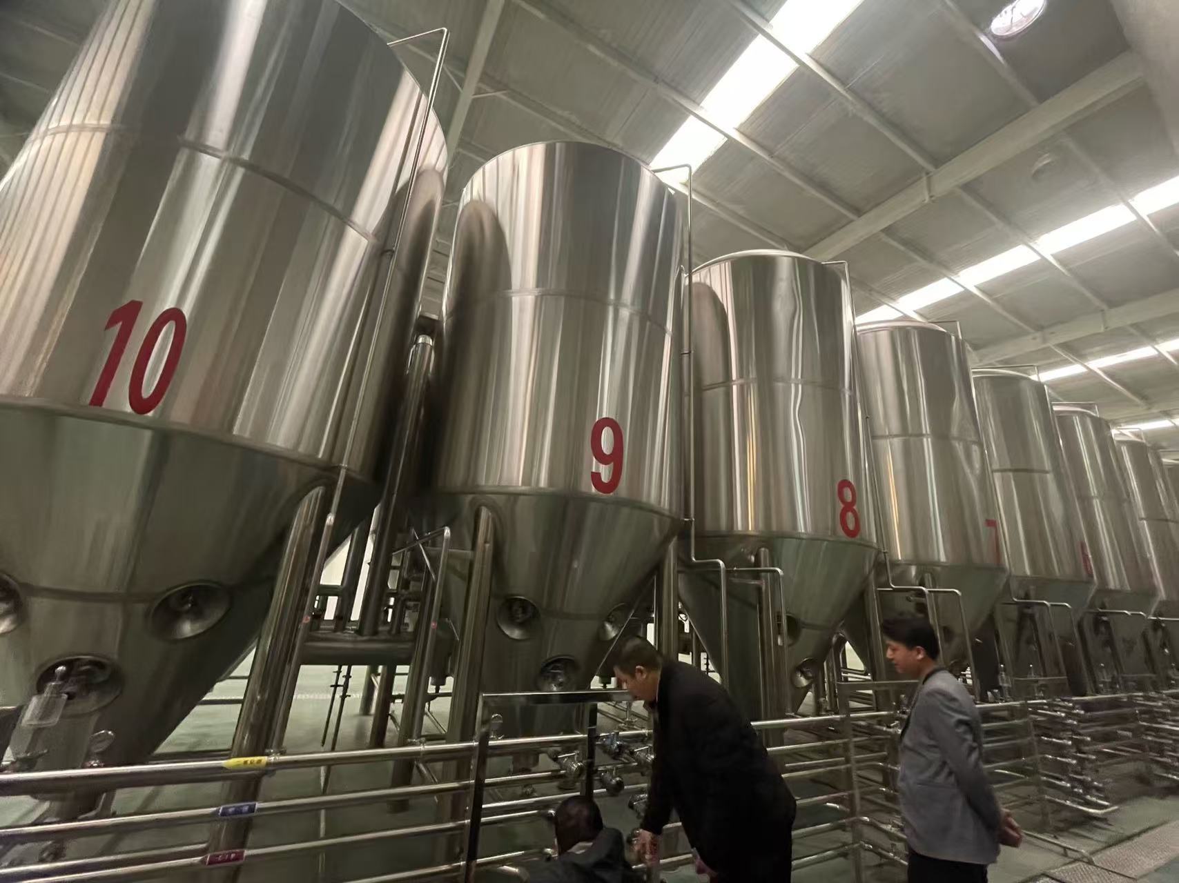 广东精酿啤酒设备厂—平面布置、设备设计、制造、调试、培训等一条龙服务